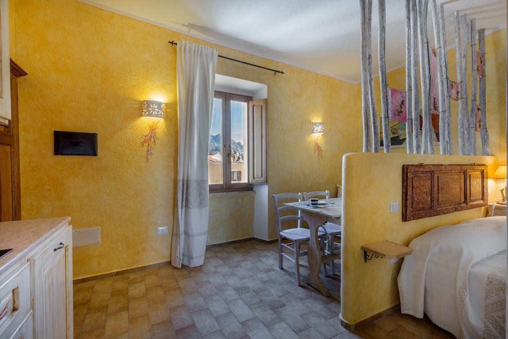 Palazzo Beddoro Apartment Сан Панталео Екстериор снимка