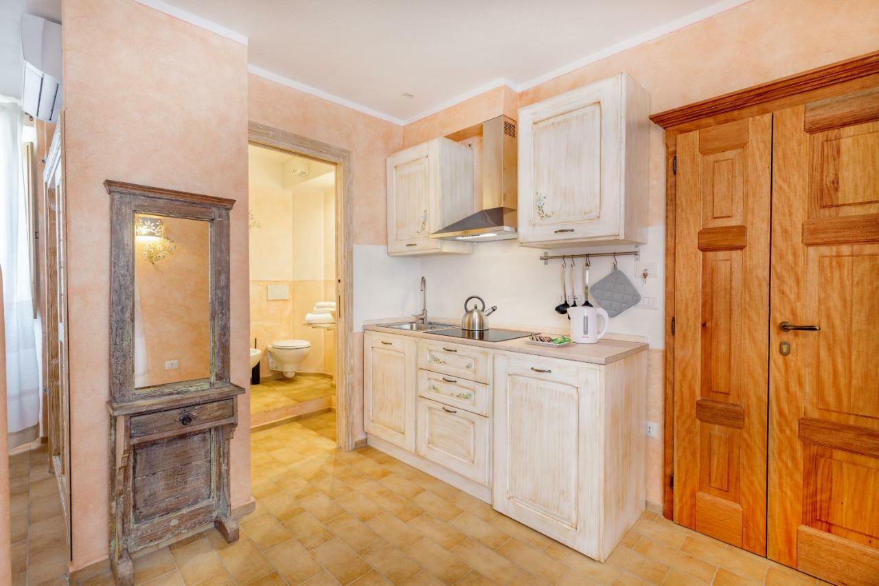Palazzo Beddoro Apartment Сан Панталео Екстериор снимка